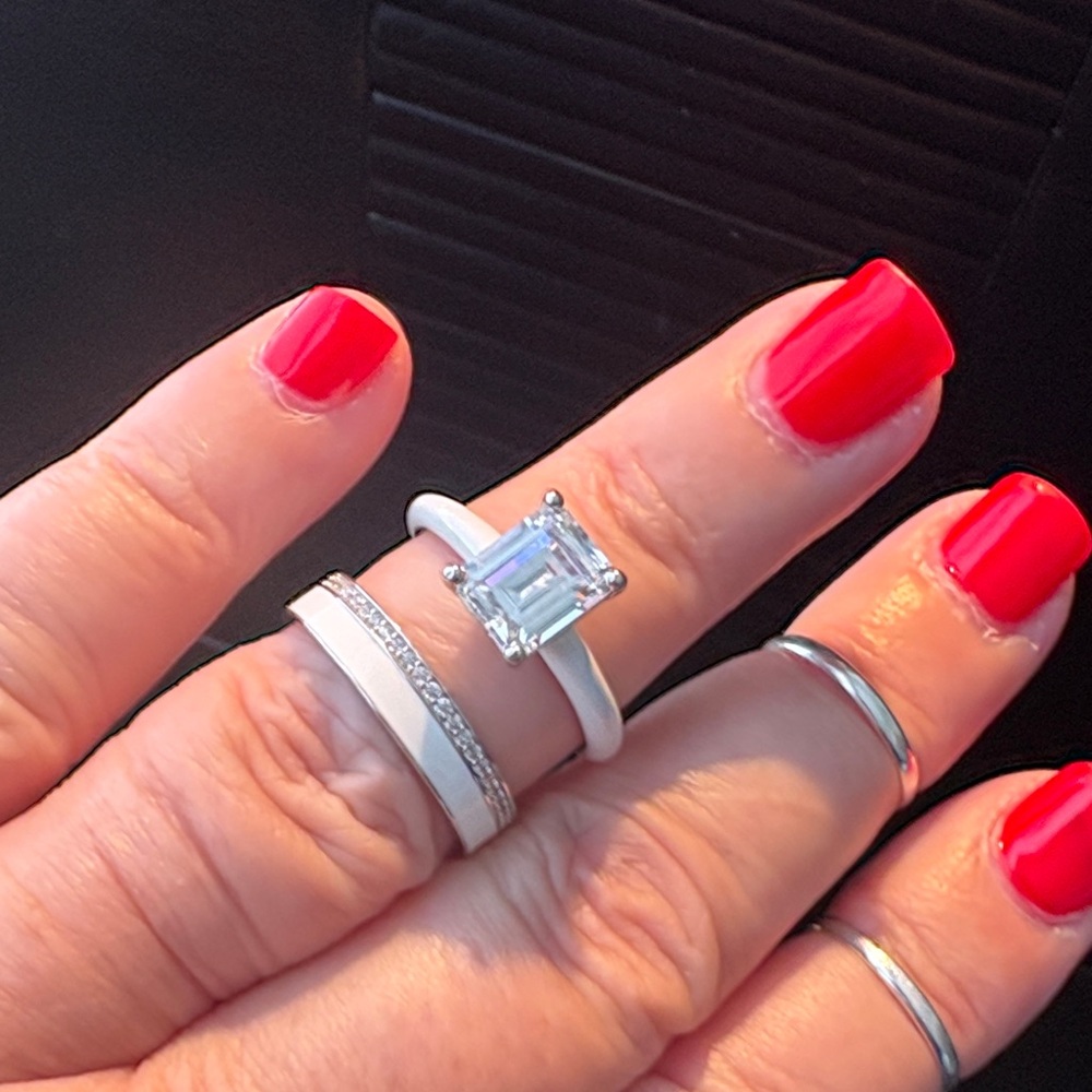 Elegant Silver Ring with Emerald-Cut Stone